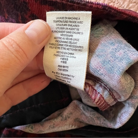 Free People Paisley Cropped Micro Corduroy Pants Wine Red Ribbed Floral Size 10 - Picture 11 of 11